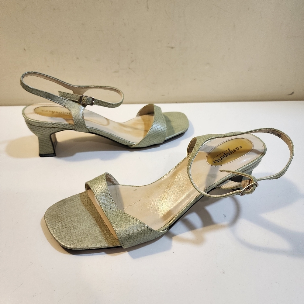 Easy Spirit women's sandals with a slingback and block Heels  Strappy Size 8